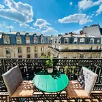 Paris Rooftop Retreat With Sunny Balcony