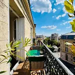 Paris Rooftop Retreat With Sunny Balcony