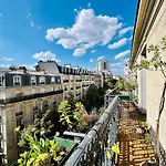 Paris Rooftop Retreat With Sunny Balcony