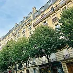 Paris Rooftop Retreat With Sunny Balcony
