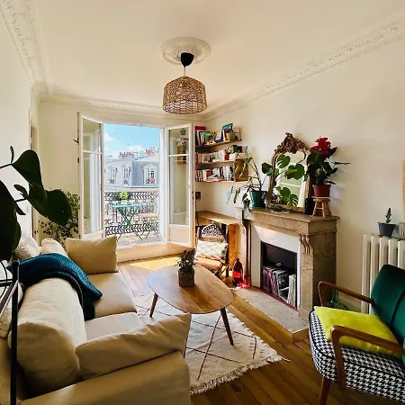 Appartamento Rooftop Retreat With Sunny Balcony *