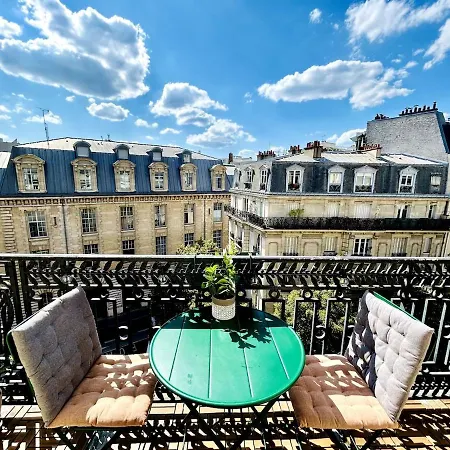 Appartamento Rooftop Retreat With Sunny Balcony *