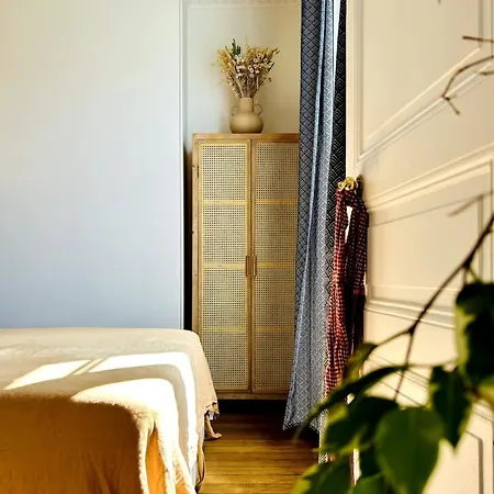 Appartamento Rooftop Retreat With Sunny Balcony