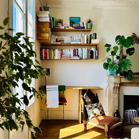 Rooftop Retreat With Sunny Balcony * Parigi