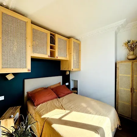 Appartamento Rooftop Retreat With Sunny Balcony *