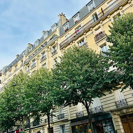 Rooftop Retreat With Sunny Balcony Appartamento Parigi