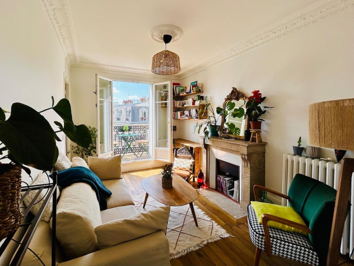 Appartamento Rooftop Retreat With Sunny Balcony *