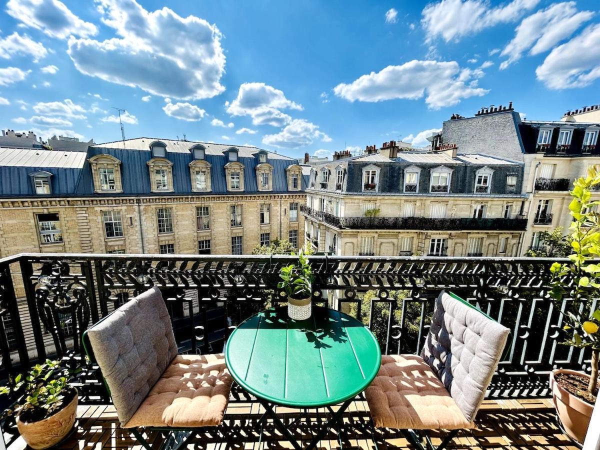 Appartamento Rooftop Retreat With Sunny Balcony *