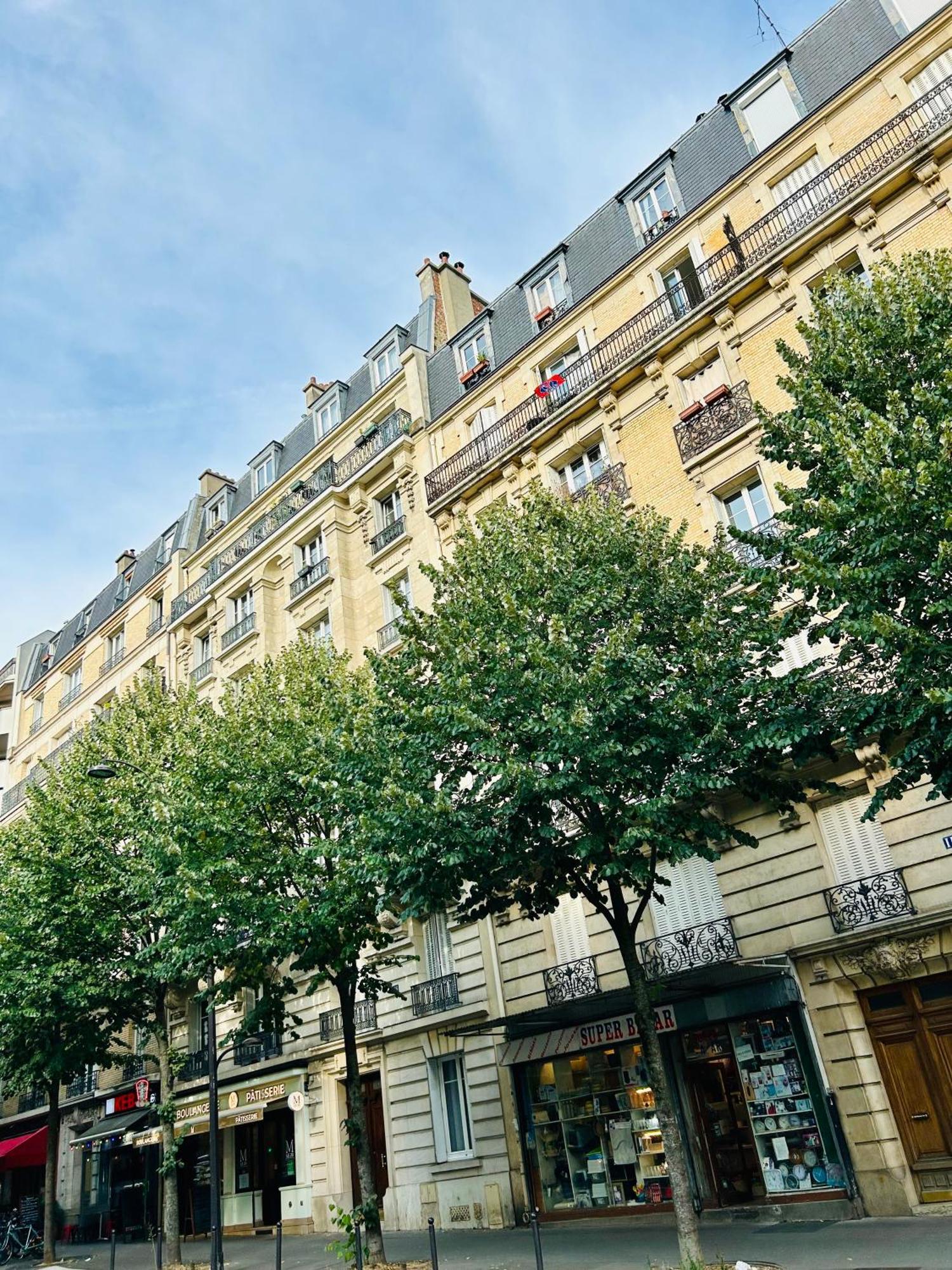 Rooftop Retreat With Sunny Balcony Appartamento Parigi